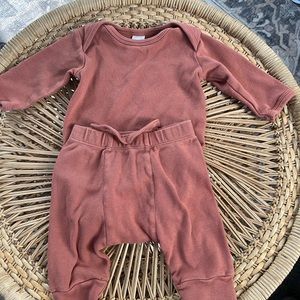 Kate Quinn auburn lounge set